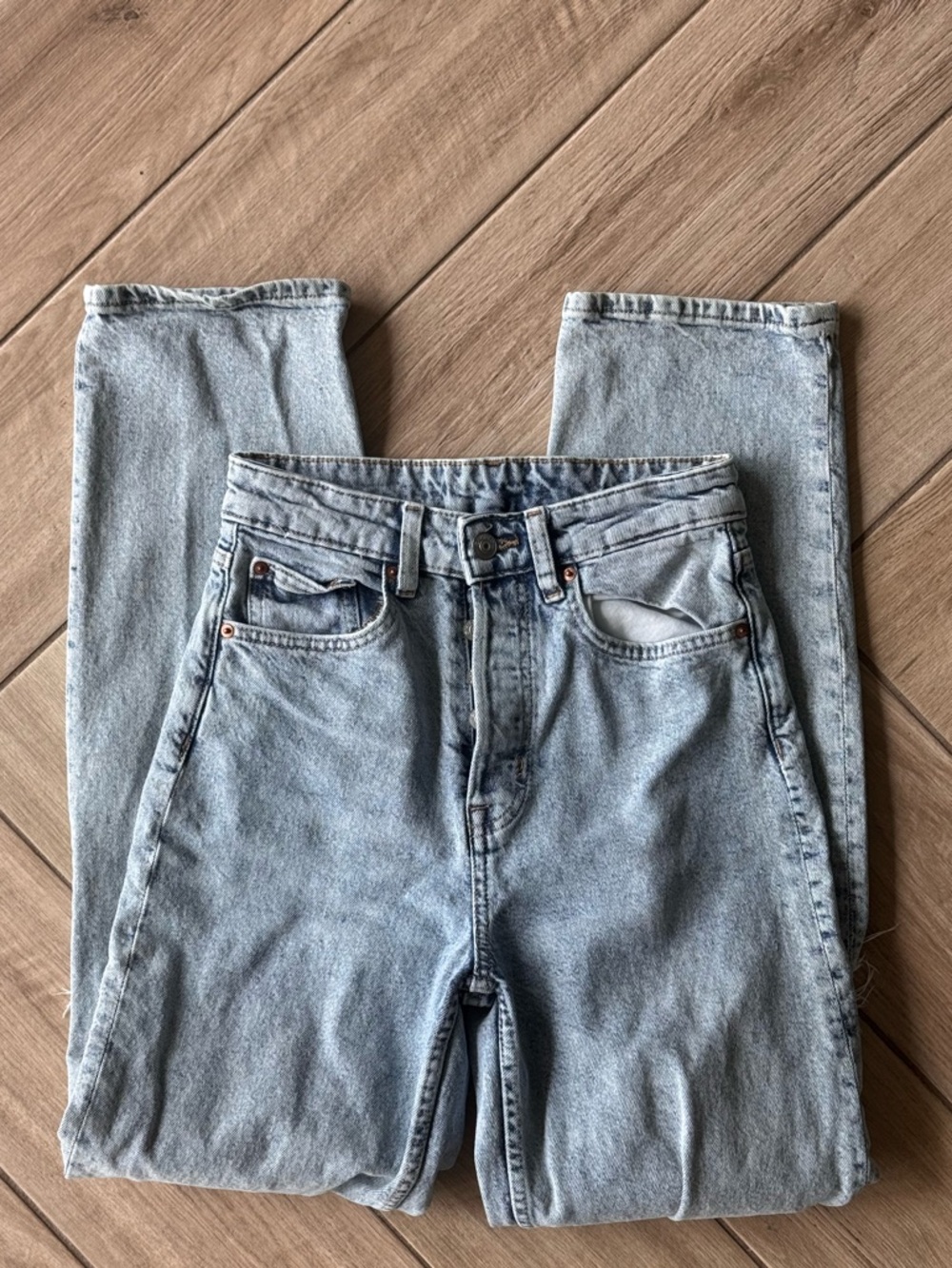 H&M Women’s Light Blue Straight Leg Jeans size 2